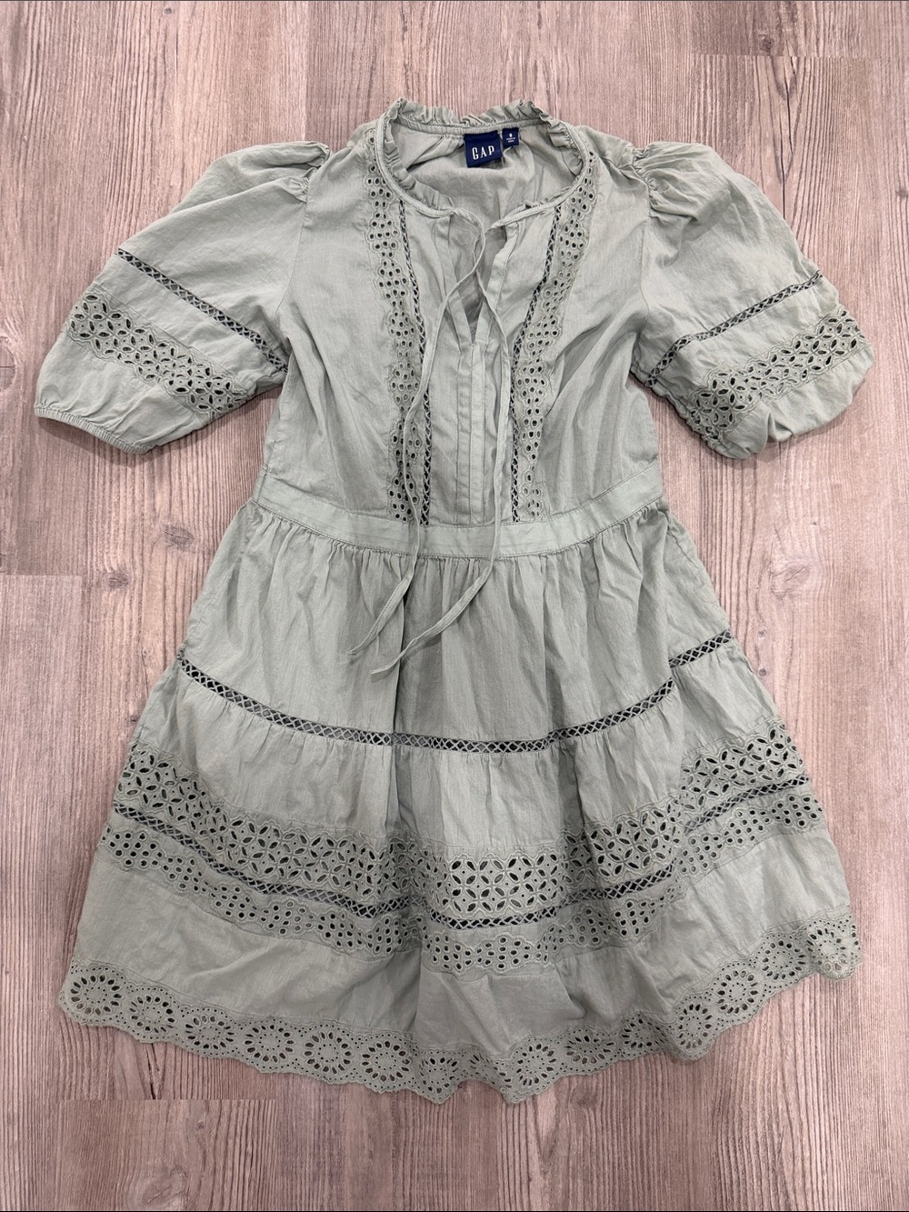 GAP women Light Sage Eyelet Tiered Dress 100% cotton